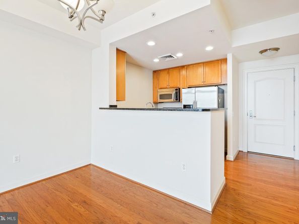 1000 N Randolph Street 806, Arlington VA 22201