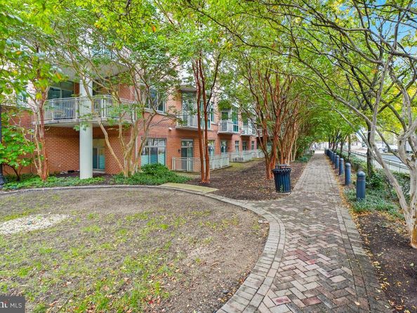 1000 N Randolph Street 806, Arlington VA 22201