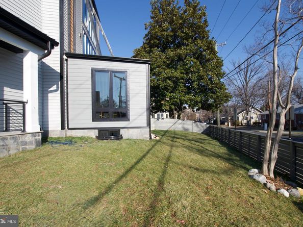 3500 7TH Street N, Arlington VA 22201