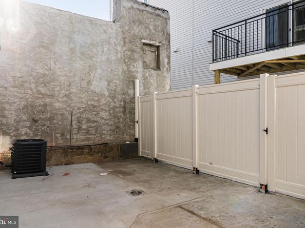 138-40 Tasker St, Philadelphia PA 19148