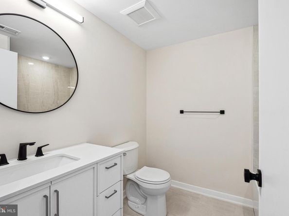 138-40 Tasker St, Philadelphia PA 19148