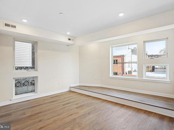 138-40 Tasker St, Philadelphia PA 19148