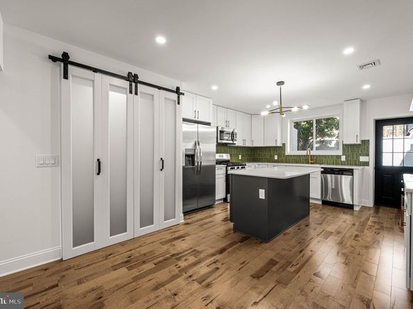 1921 S 10TH Street, Philadelphia PA 19148