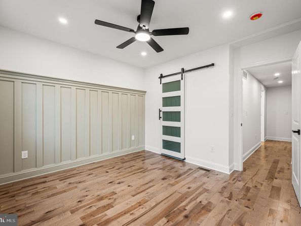 1921 S 10TH Street, Philadelphia PA 19148