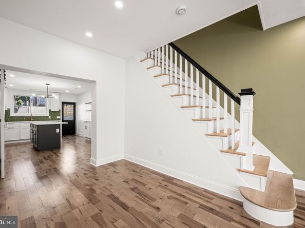 1921 S 10TH Street, Philadelphia PA 19148