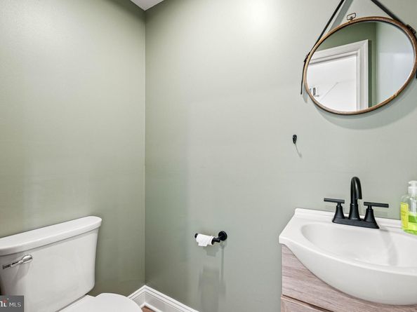 1921 S 10TH Street, Philadelphia PA 19148
