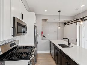 1915 H Street NE PH2, Washington DC 20002