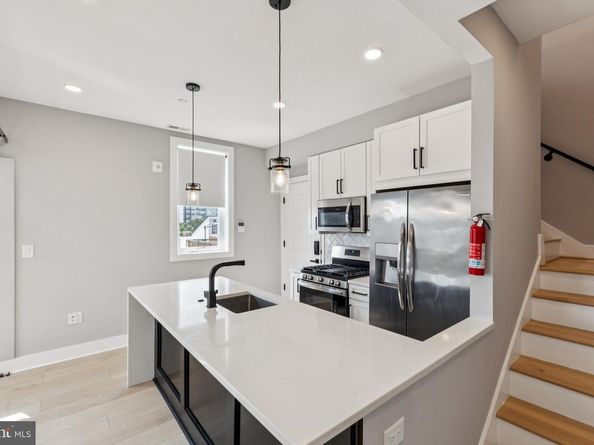 1915 H Street NE PH2, Washington DC 20002