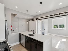 1915 H Street NE PH2, Washington DC 20002