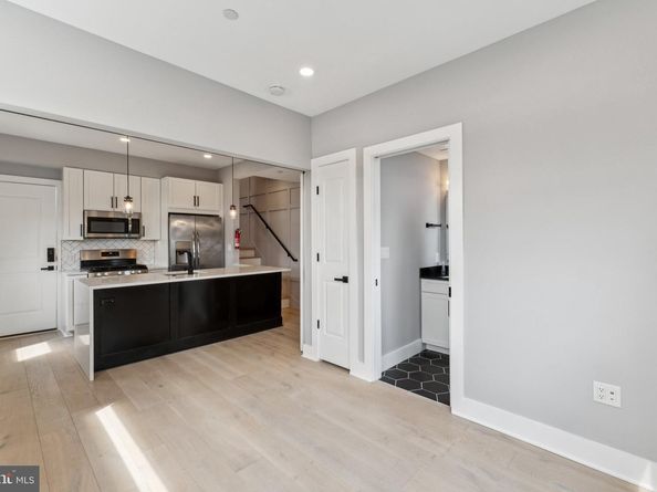 1915 H Street NE PH2, Washington DC 20002