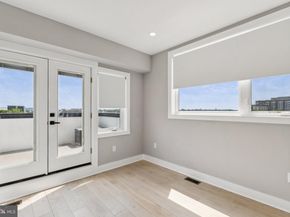 1915 H Street NE PH2, Washington DC 20002