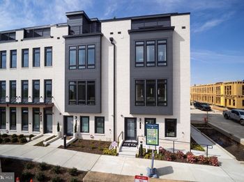61 Lower Service Court NW