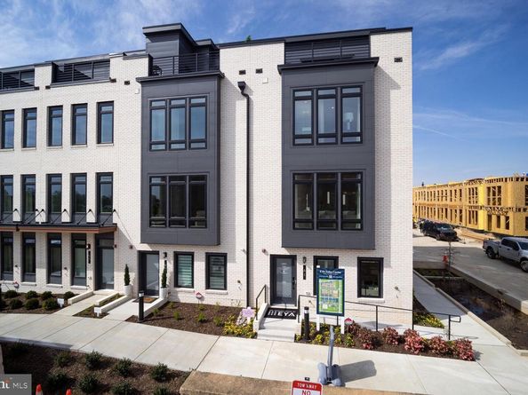 61 Lower Service Court NW 936, Washington DC 20001