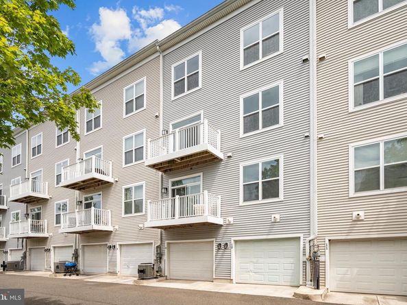 2517 Sayles Place SE 10, Washington DC 20020