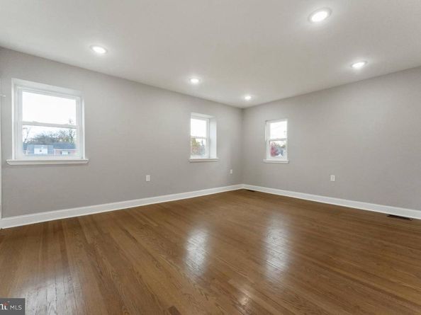 1305 Longacre Boulevard N, Lansdowne PA 19050