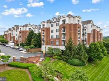 200 W Elm Street