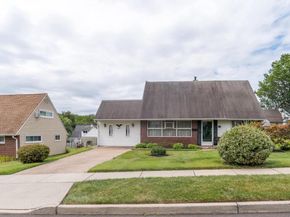 15 Venture Lane, Levittown PA 19054