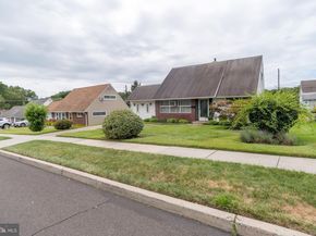15 Venture Lane, Levittown PA 19054