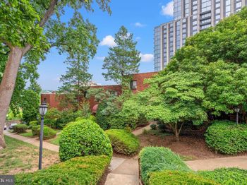 1563 N Colonial Terrace