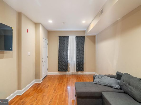 927 S 60TH Street, Philadelphia PA 19143