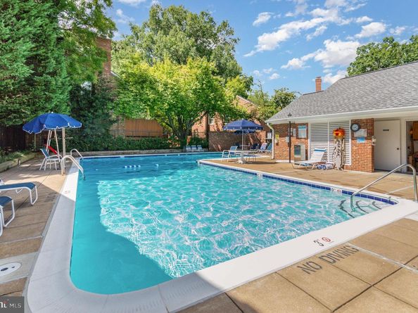 2446 S Walter Reed Drive 2, Arlington VA 22206