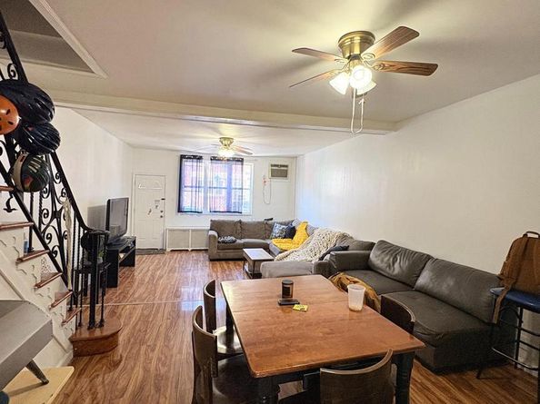 2033 S 9TH Street, Philadelphia PA 19148