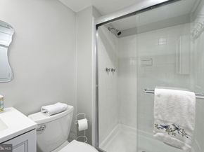 7640 Tremayne 202, Mclean VA 22102