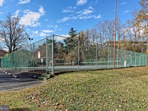 7640 Tremayne 202, Mclean VA 22102