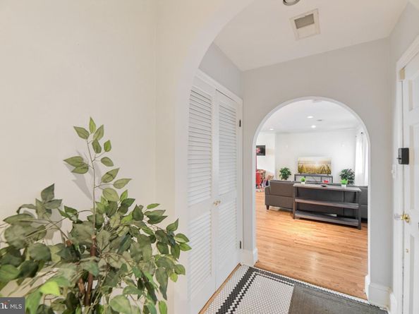 10 Irving Court, Alexandria VA 22314