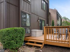 11860 S Lakes Court, Reston VA 20191