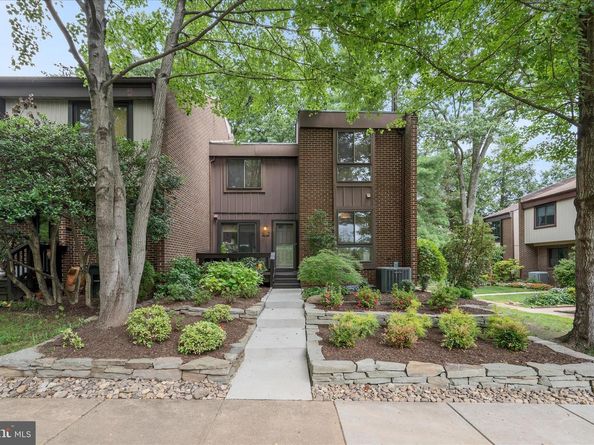 11860 S Lakes Court, Reston VA 20191