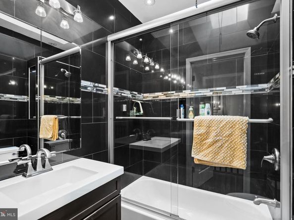 2402 S Lee Street, Philadelphia PA 19148