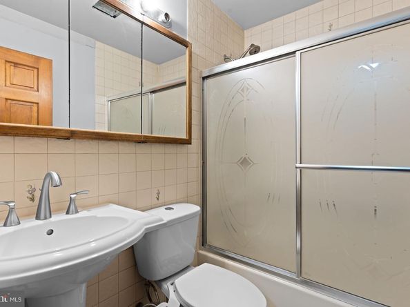 212 Plumbridge Drive, Levittown PA 19056