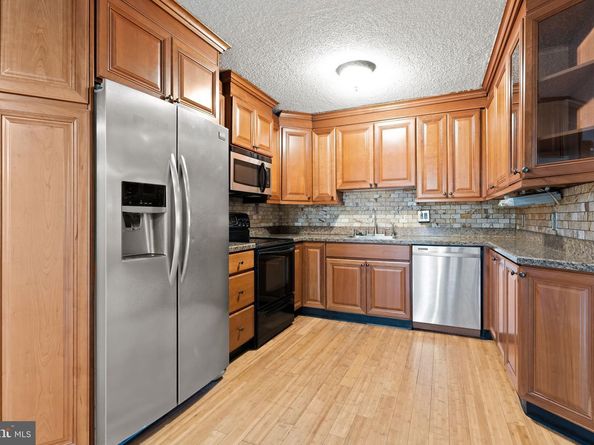 212 Plumbridge Drive, Levittown PA 19056