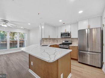 46932 Courtyard Square