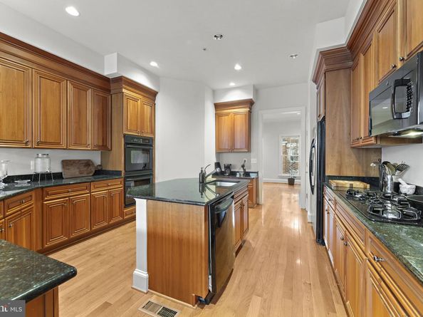 1815 Potomac Greens Drive, Alexandria VA 22314