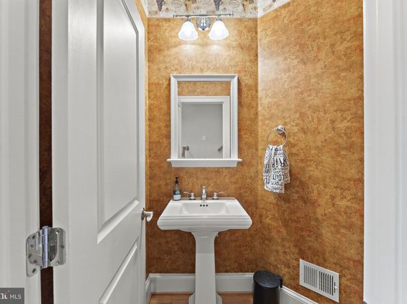 1815 Potomac Greens Drive, Alexandria VA 22314