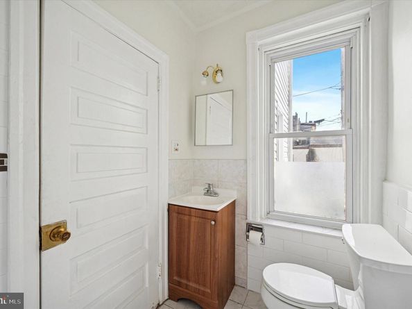 77 N Keystone Avenue, Upper Darby PA 19082