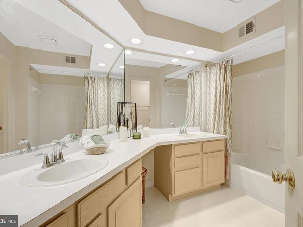 1334 Garden Wall Circle 