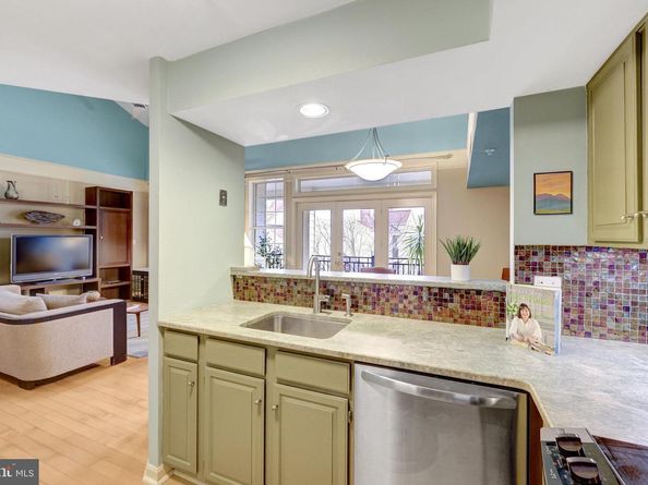 1334 Garden Wall Circle 