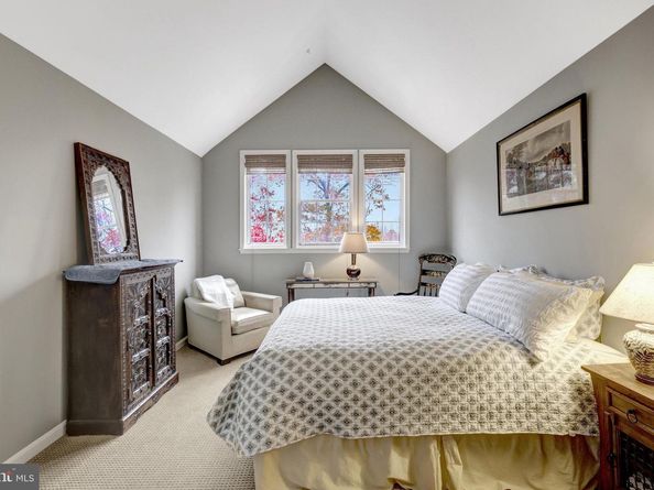 1334 Garden Wall Circle 