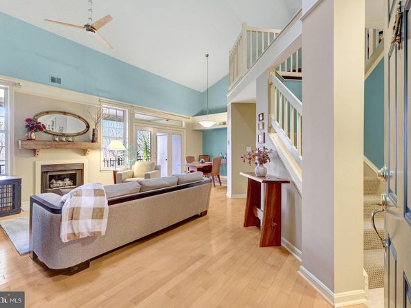 1334 Garden Wall Circle 