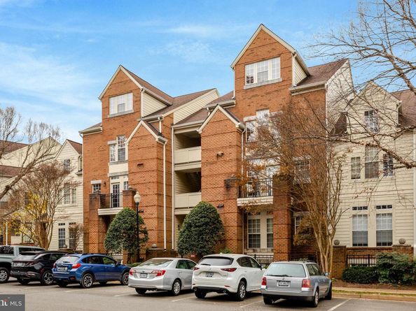 1334 Garden Wall Circle 