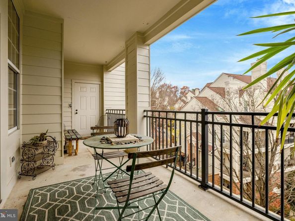 1334 Garden Wall Circle 