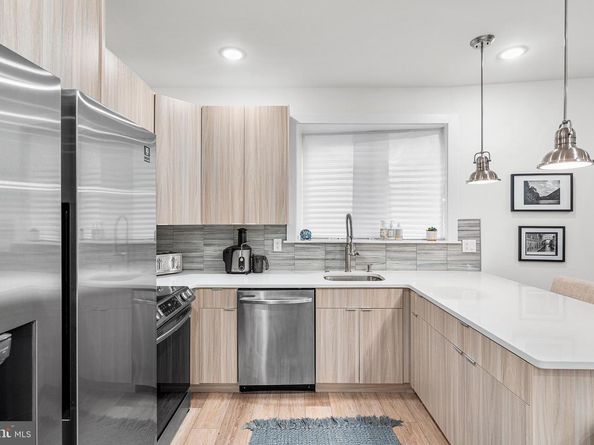 2008 S College Avenue A, Philadelphia PA 19121