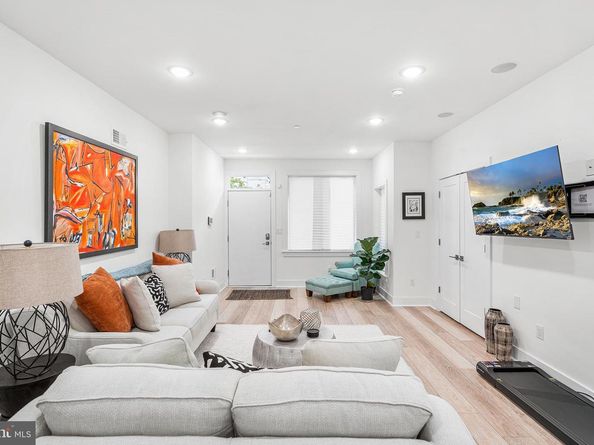 2008 S College Avenue A, Philadelphia PA 19121