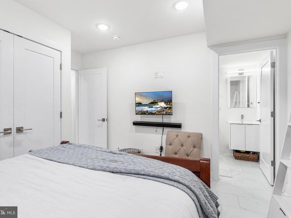 2008 S College Avenue A, Philadelphia PA 19121