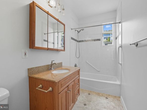 6812 Chestnut Avenue, Falls Church VA 22042