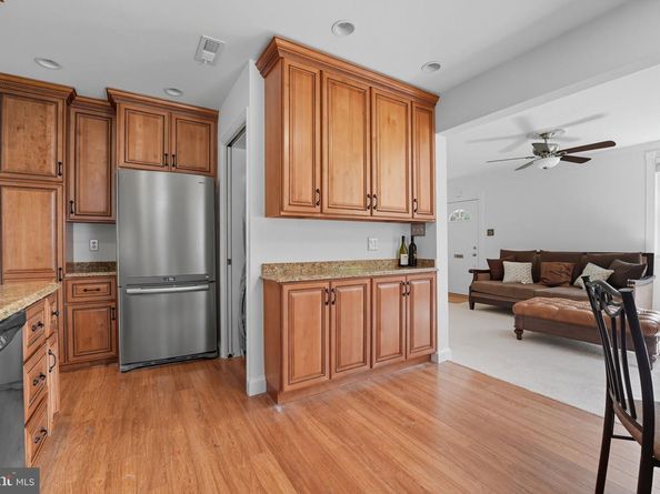 6812 Chestnut Avenue, Falls Church VA 22042