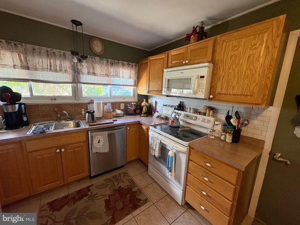 11 Dolphin Road, Levittown PA 19056